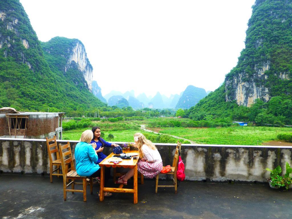 Yangshuo Moon Resort Hotel Guilin Exterior photo