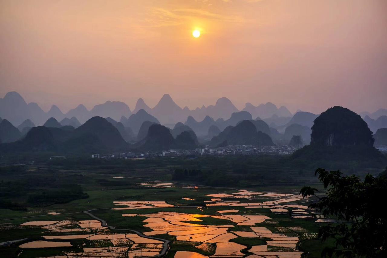 Yangshuo Moon Resort Hotel Guilin Exterior photo